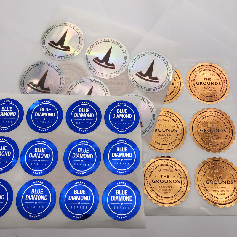 Etichetta della bottiglia di vino goffrata in lamina opaca