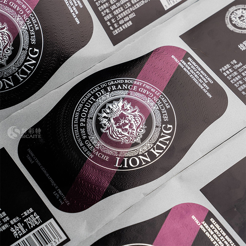 Etichetta della bottiglia di vino goffrata in lamina opaca