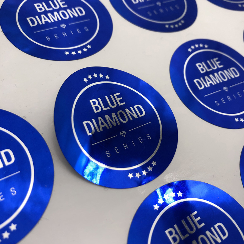 Etichetta della bottiglia di vino goffrata in lamina opaca